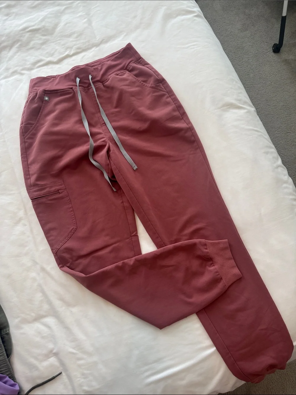 Figs Zamora Jogger Scrub Pant: Size SMALL TALL, color: mauve